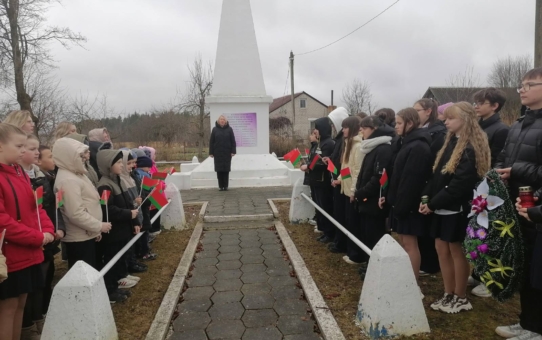 Митинг-реквием у памятника героям-землякам ко Дню памяти о сожённых деревнях